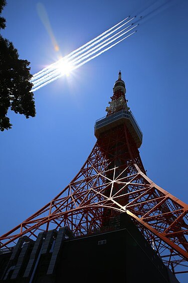 東京タワーとブルーインパルス